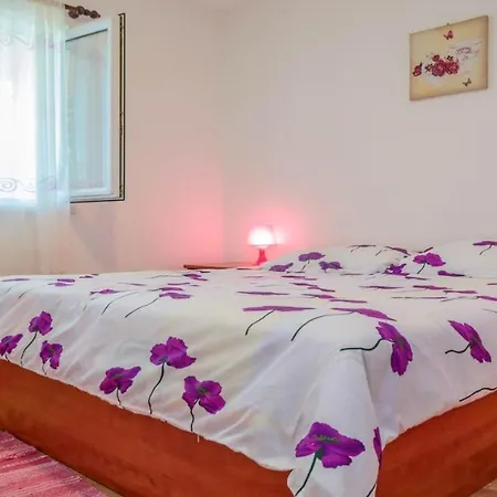 Prázdninový dům House Roses *